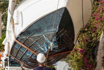 Evacuation de l'Apollonia 2, échoué sur la plage des Marinières suite au passage de la tempête ALEX